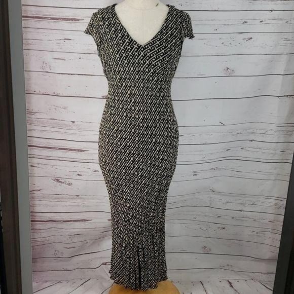 Motherhood Maternity Fitted Black and White Maxi‎ - Picture 1 of 7